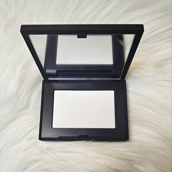 NARS Translucent Crystal Light-Reflecting Setting Powder-Pressed .10oz - Picture 4 of 6